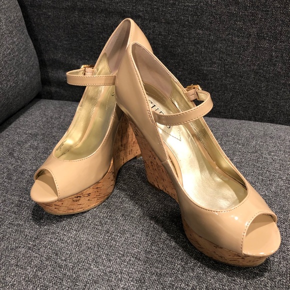 guess nude wedges